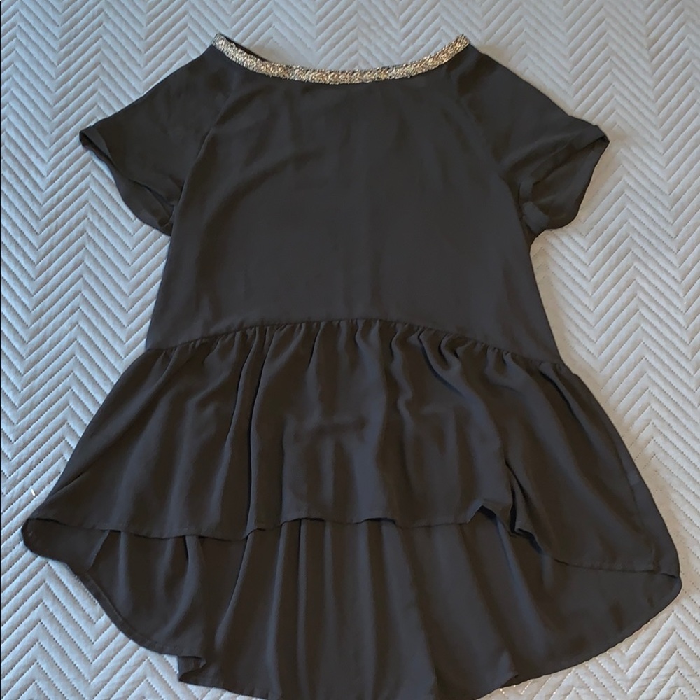 Woman’s Small Rewind Black Short sleeve Bouse Top with Silver Threading Accent